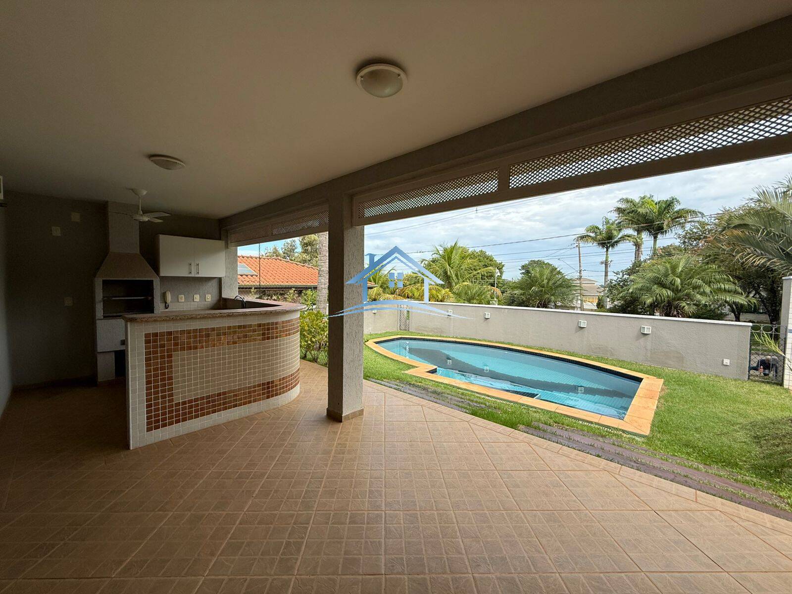 Casa, 4 quartos, 256 m² - Foto 1