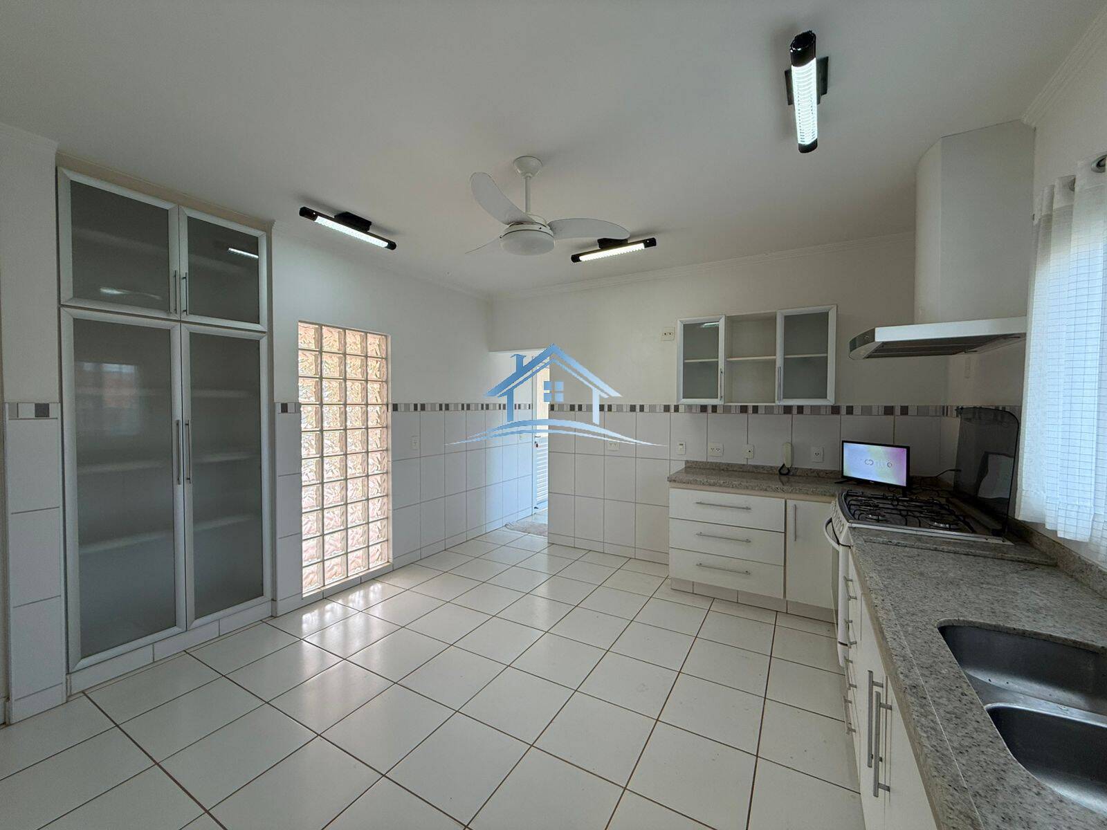 Casa, 4 quartos, 256 m² - Foto 33