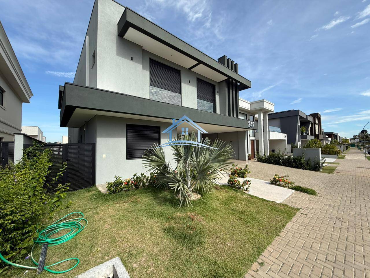 Casa, 4 quartos, 350 m² - Foto 1