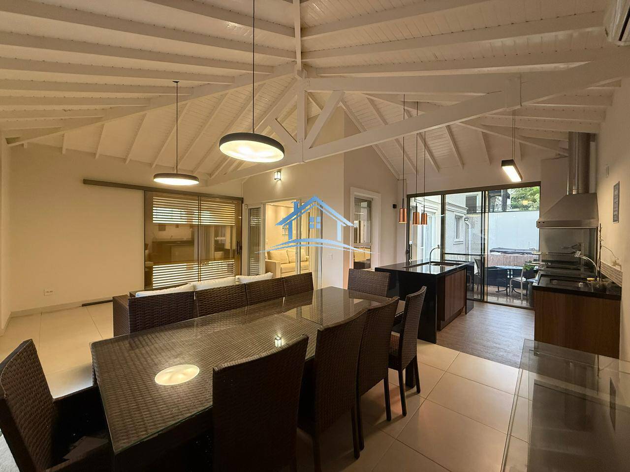 Casa, 3 quartos, 256 m² - Foto 4
