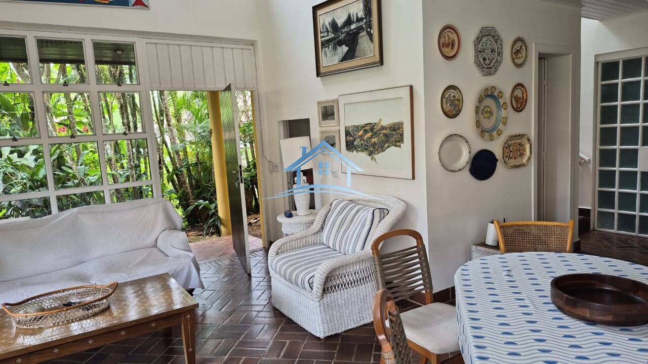 Casa, 5 quartos, 248 m² - Foto 1